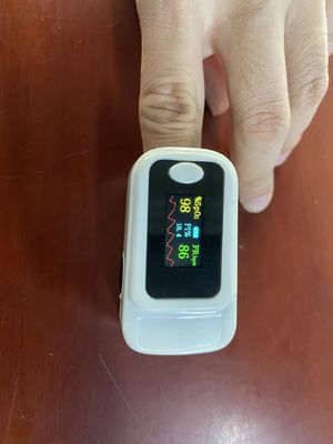 OEM ODM Oximeter portátil de ponta do dedo de pulso de oxigênio do sangue com OLED