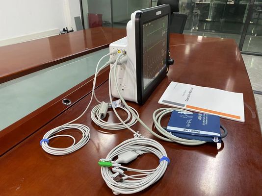 Monitor Multilíngue de Pacientes Multiparamétricos para Clínica Geral
