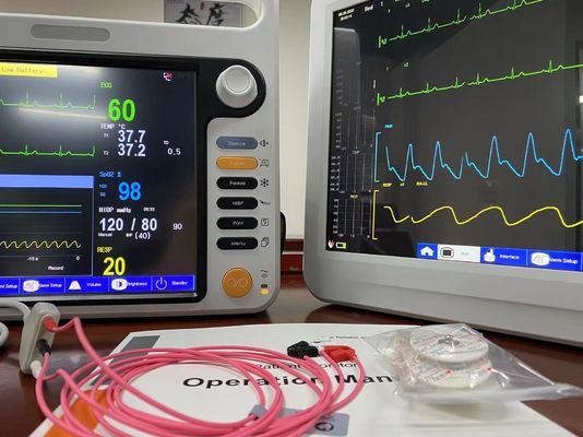 Monitor cardíaco do paciente recém-nascido com 3 guias ECG NIBP SPO2