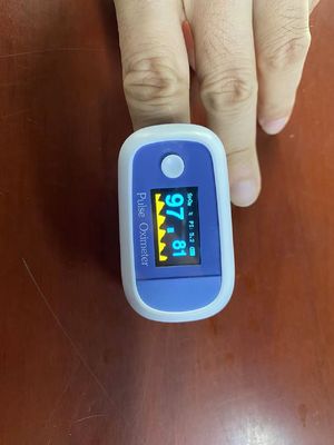 Oxímetro portátil do pulso da ponta do dedo de OLED médico para a casa da clínica, monitor do oxigênio do sangue