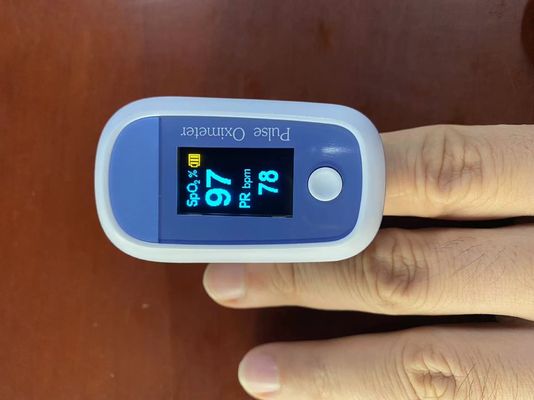SPO2 que monitora o oxímetro do pulso da ponta do dedo de OLED com exposição colorida, monitor do oxigênio do sangue