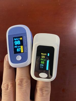 Oxímetro médico do pulso da ponta do dedo do PR SPO2 OLED para a ambulância do hospital, monitor do oxigênio do sangue