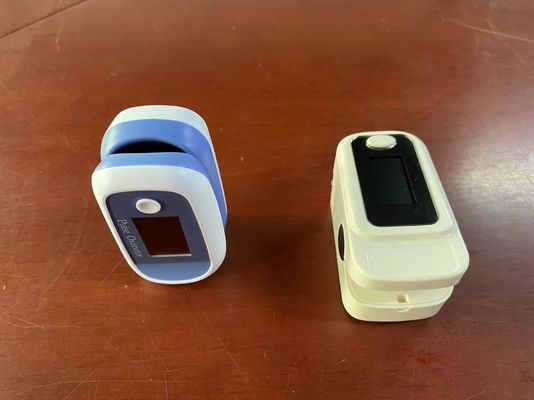 Oxímetro médico do pulso da ponta do dedo do hospital OLED para a clínica pediatra adulta, monitor do oxigênio do sangue
