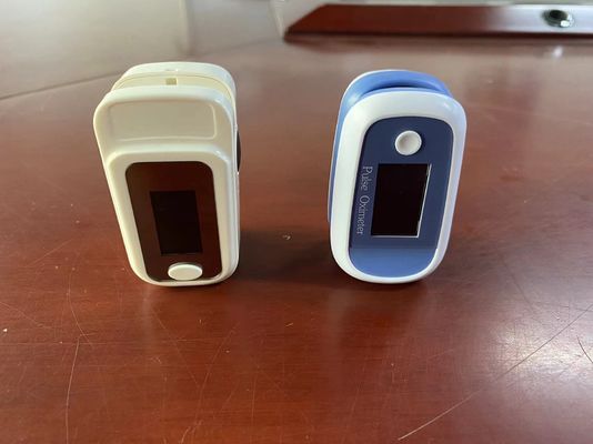 Pequeno oxímetro de pulso de ponta dos dedos OLED manual ajustável para monitoramento de pulso SpO2