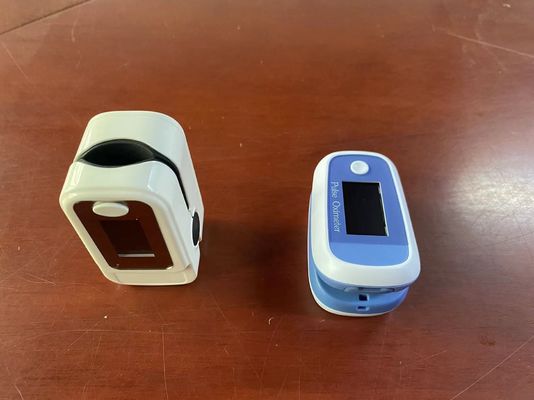 0.96 polegadas OLED Pulso Oxímetro de ponta do dedo Pequeno manual Quatro direções ajustável