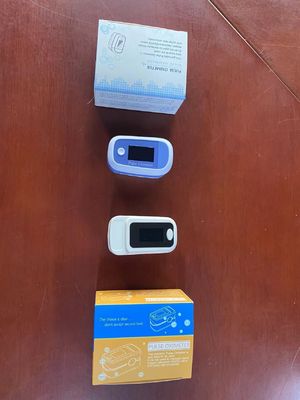 Pequeno oxímetro de pulso de ponta dos dedos medico OLED para criança adulta, monitor de oxigênio no sangue